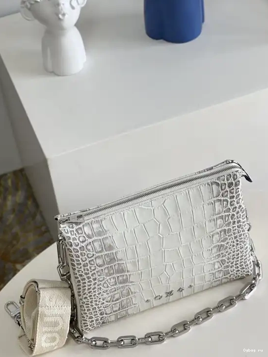 PM-26*20*12cm COUSSIN LOUIS VUITTON 0608